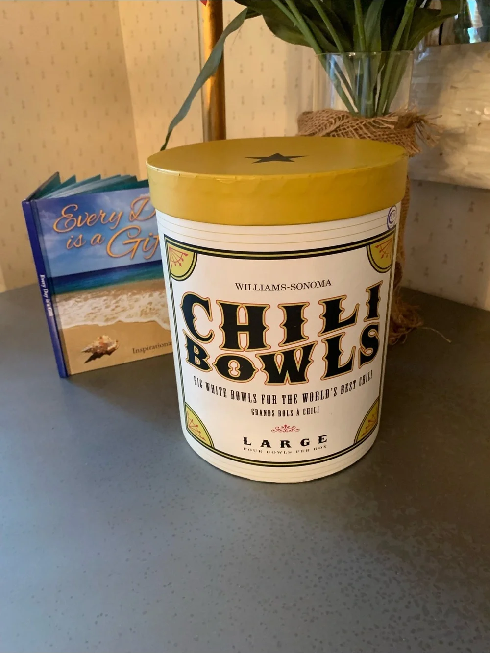 Williams Sonoma NEW WITH TAGS IN ORIGINAL BOX, 1 set of 4 LARGE chili bowls.